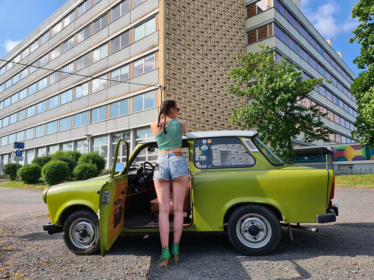 Fotoshooting für den Trabantkalender 2024 mit unserem Model Franzi in Dresden